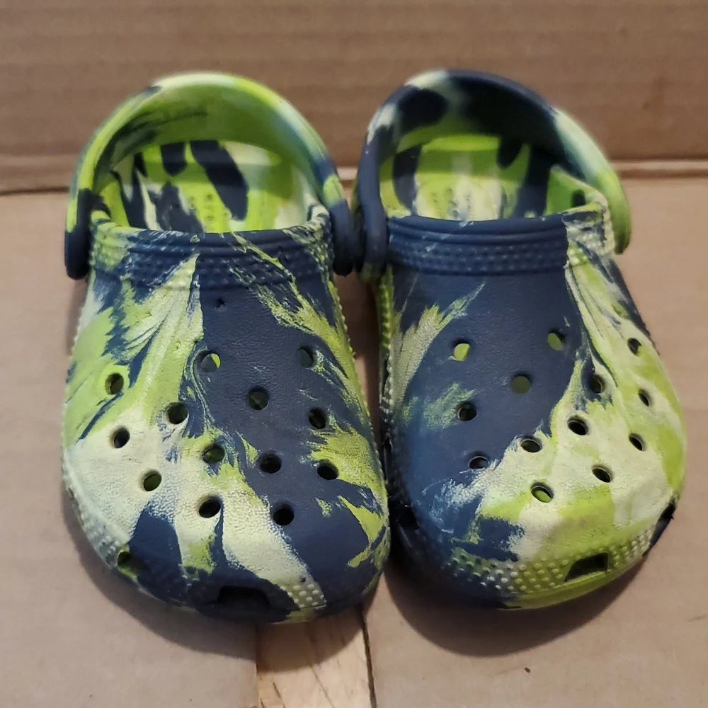 CROCS comfortable stylish